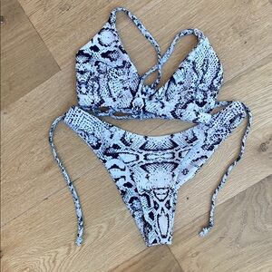 Zaful, black and white Snake Print Bikini Set